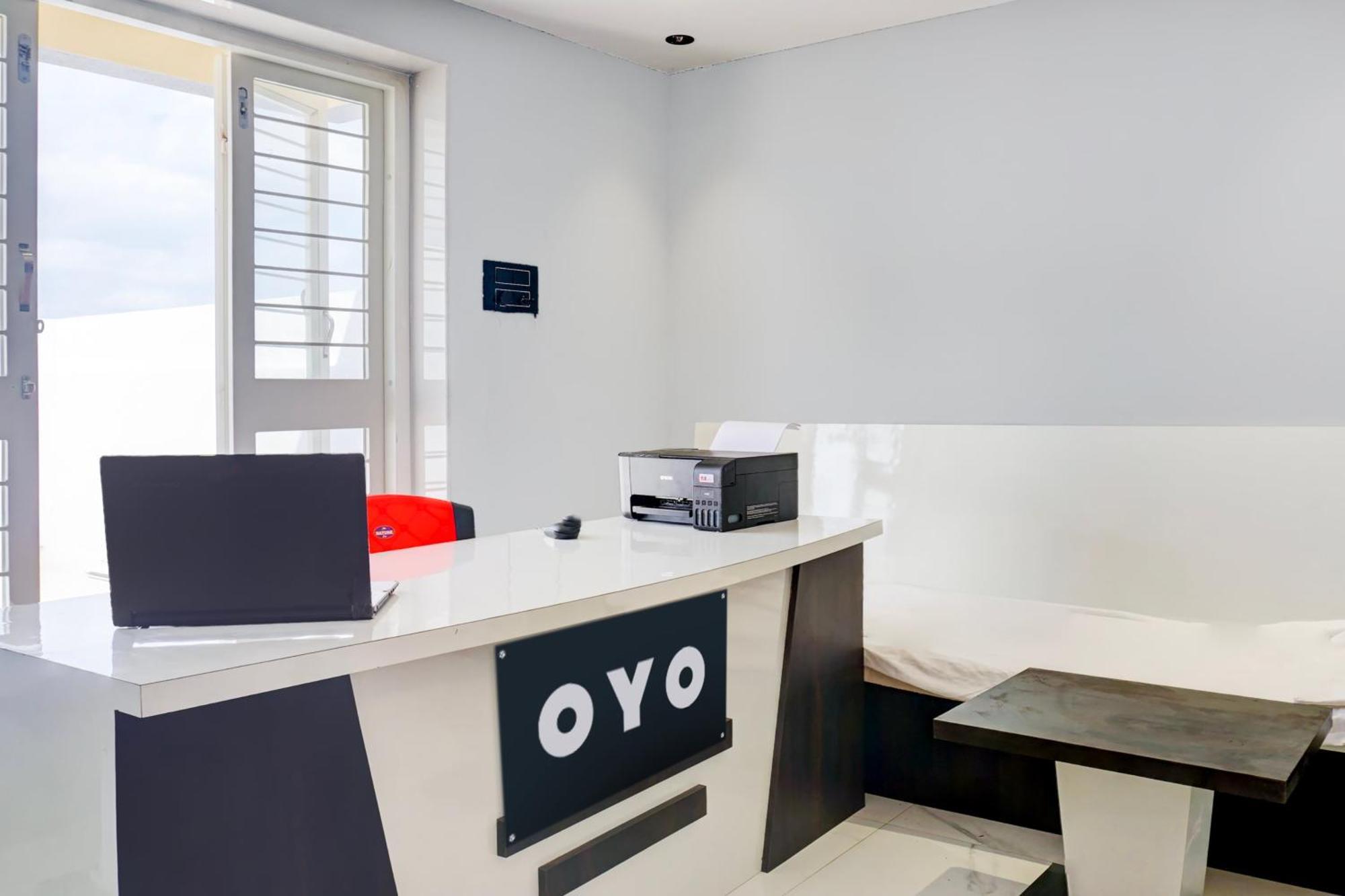 Hotel O Jeevan Restaurant & Lodging Kavathe Bagian luar foto