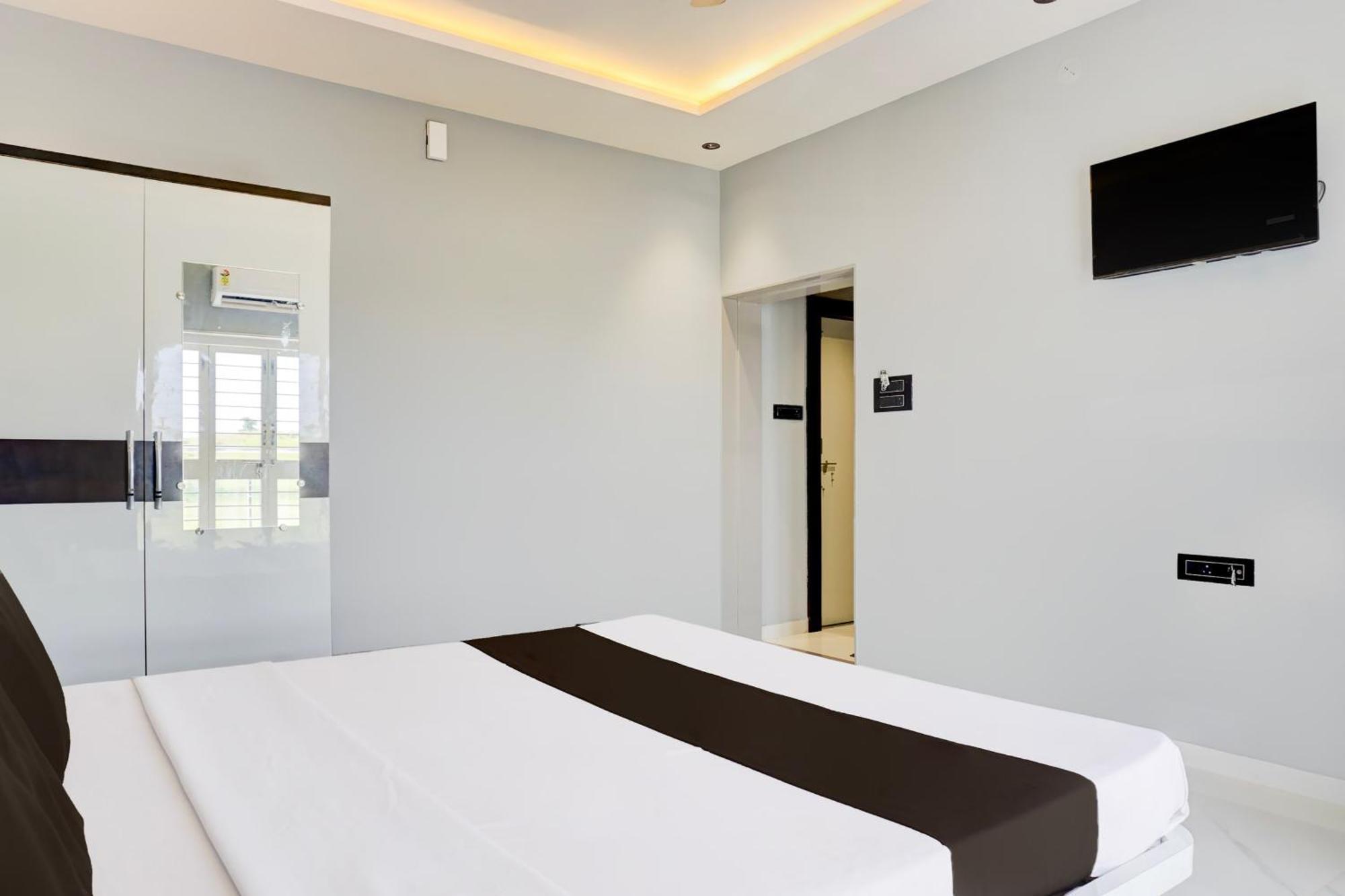 Hotel O Jeevan Restaurant & Lodging Kavathe Bagian luar foto