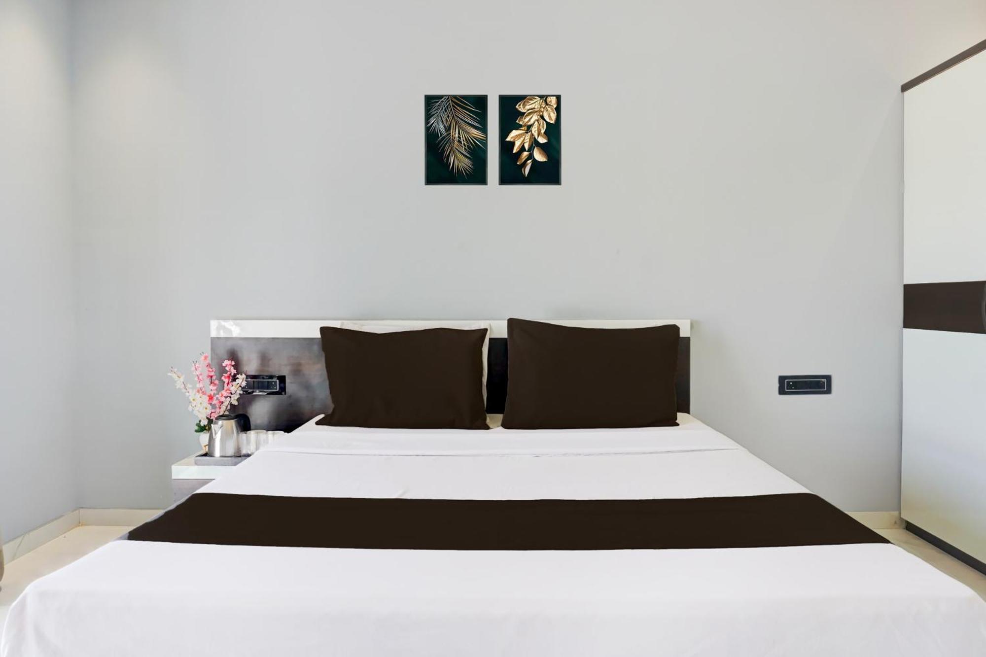 Hotel O Jeevan Restaurant & Lodging Kavathe Bagian luar foto