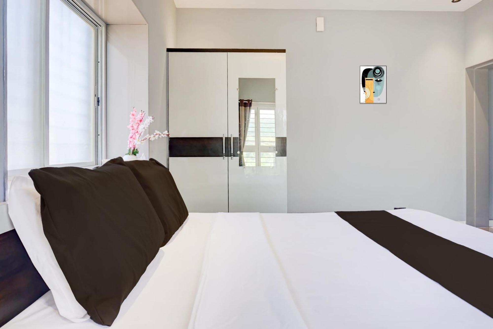 Hotel O Jeevan Restaurant & Lodging Kavathe Bagian luar foto