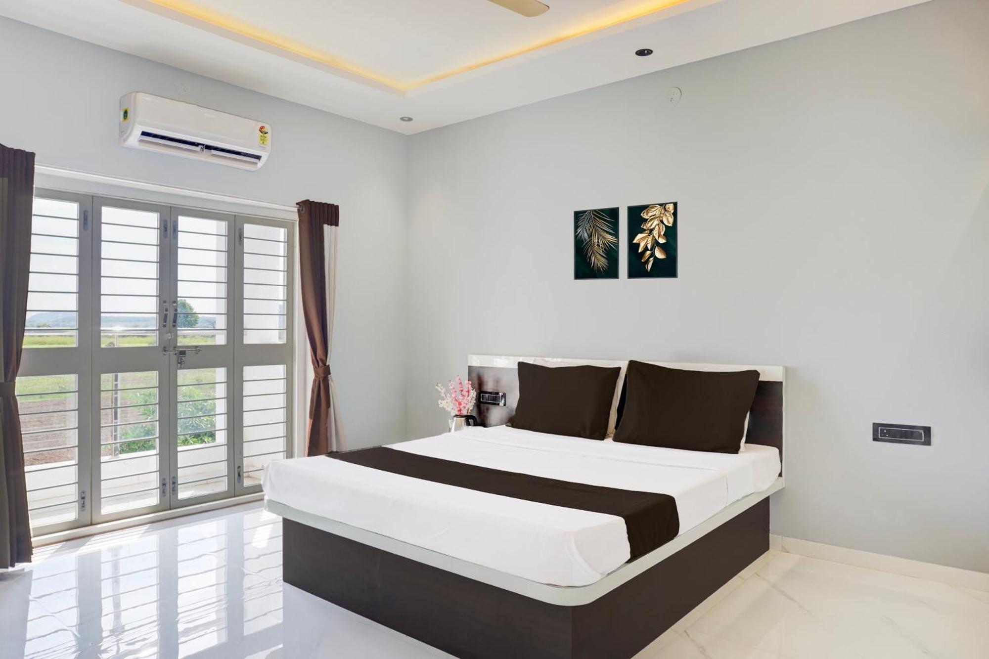 Hotel O Jeevan Restaurant & Lodging Kavathe Bagian luar foto
