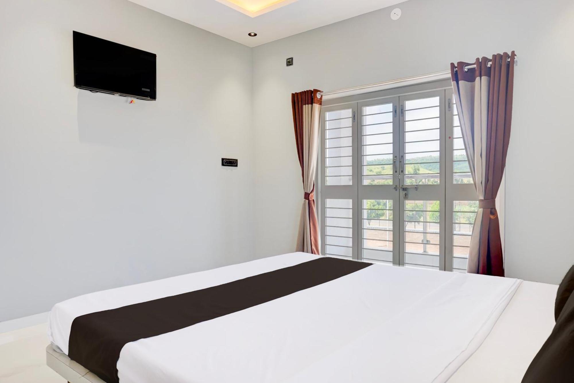 Hotel O Jeevan Restaurant & Lodging Kavathe Bagian luar foto