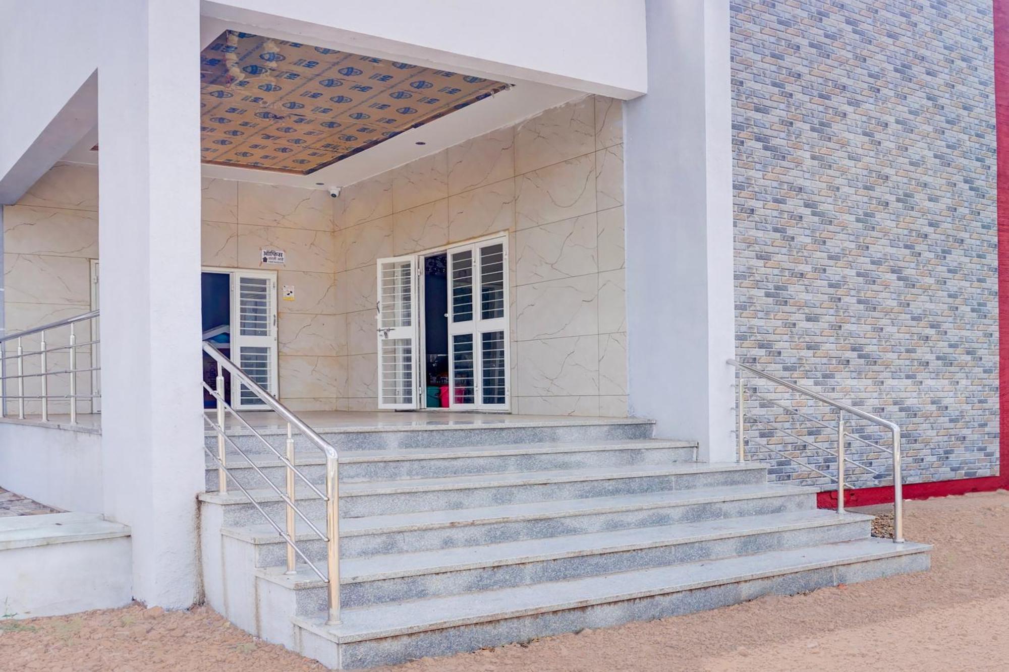 Hotel O Jeevan Restaurant & Lodging Kavathe Bagian luar foto